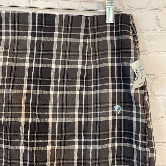 NWT Aeropostale plaid mini skirt w/ 2 front slits - Picture 3 of 5